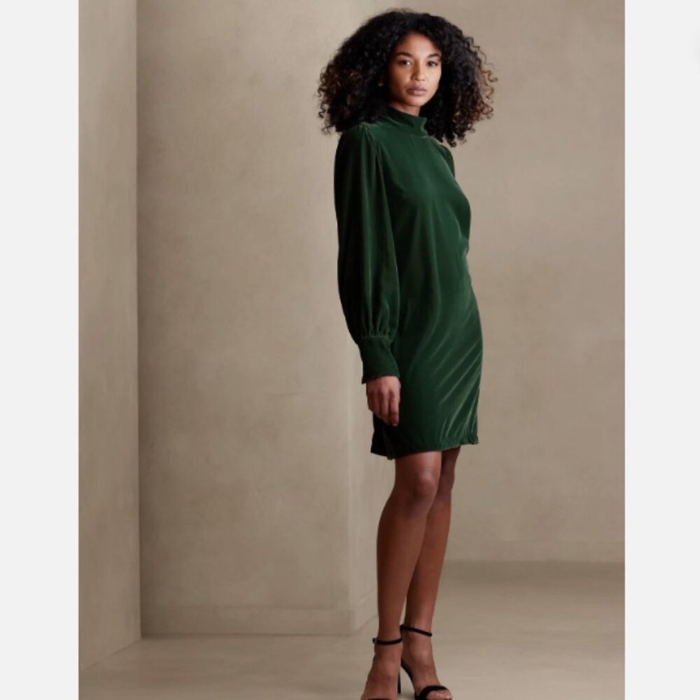 Banana Republic Velvet Open-Back Mini Dress in Hunter Green Size Medium